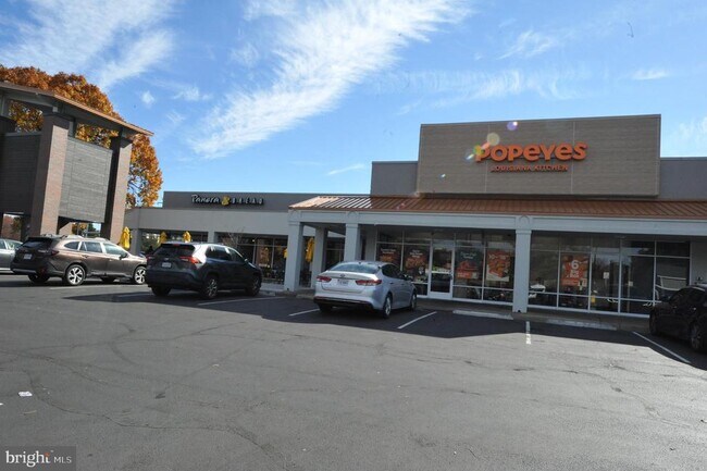 Building Photo - 5900 Surrey Hill Pl