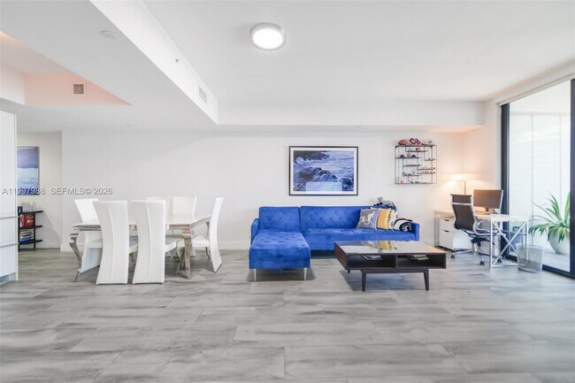 Building Photo - 1010 Brickell Ave