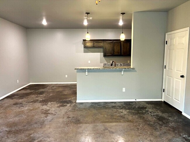 Building Photo - 7508 Redbud Villas Ct