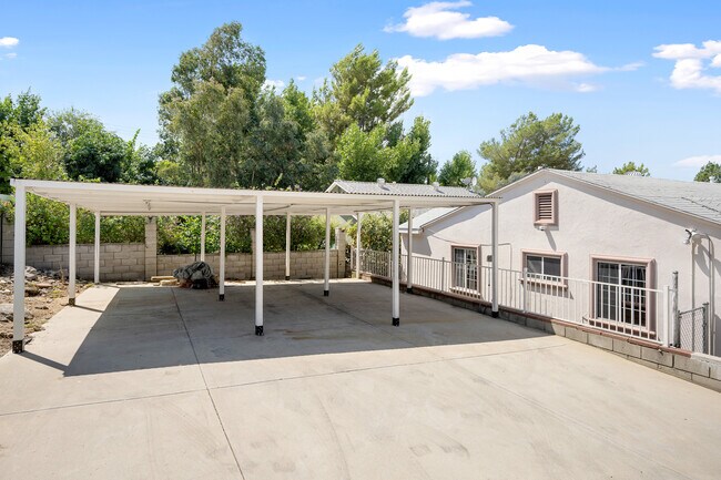 Car Port - Fits up to 9 cars - 4839 Lowell Ave