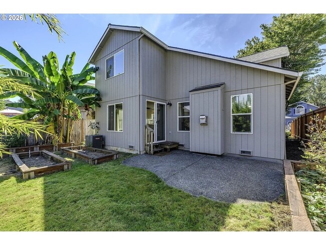 Building Photo - 4729 SE Montego Dr