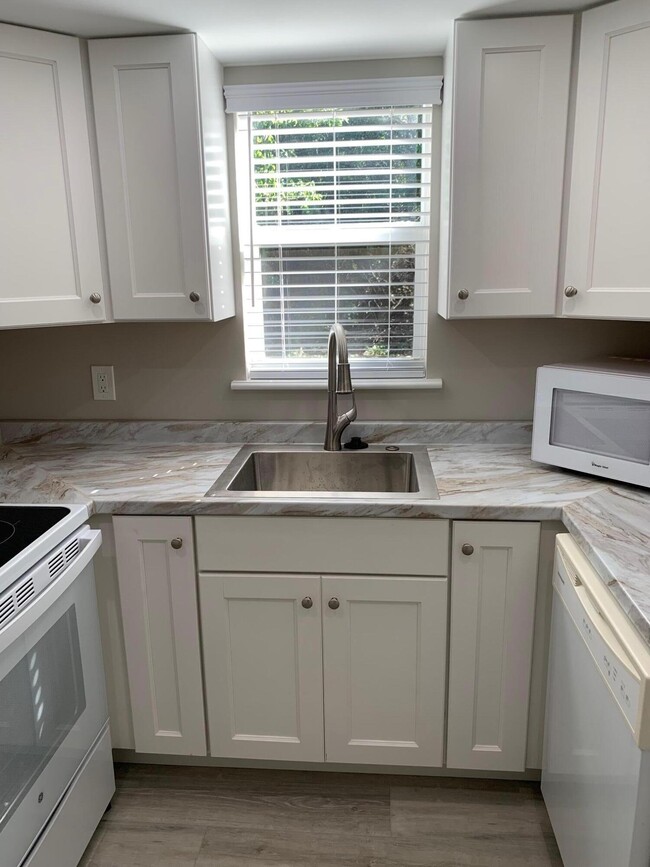 Building Photo - 4220 NE Indian River Dr