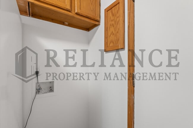 Building Photo - 2803 S Glenn Ave