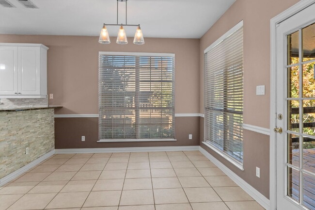 Building Photo - "Beautiful 4-Bedroom Home with Expansive D...