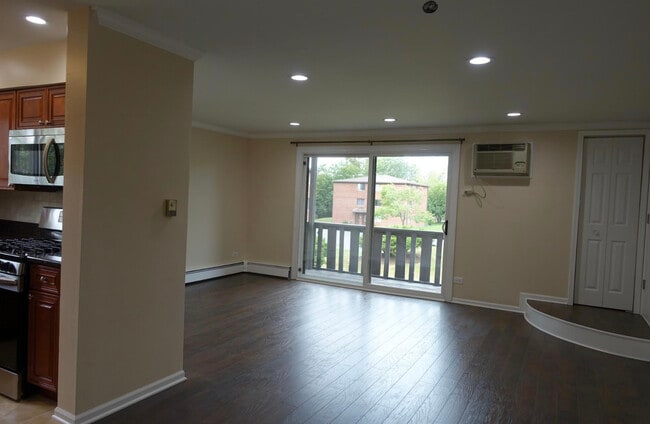 Building Photo - 629 W 65th St