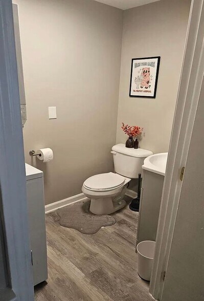 Building Photo - 520 Beech, 1L