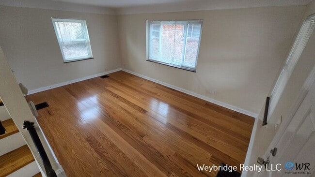 Building Photo - Cozy 2BD 1BTH Cape Cod in College Hill