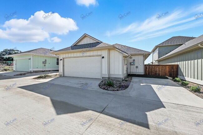 Building Photo - 102 Cardinal Wds