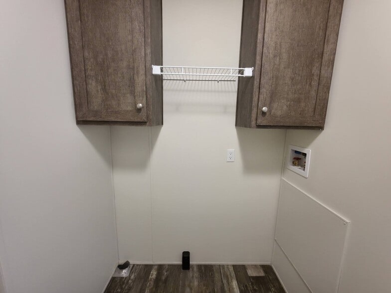 Building Photo - 1319 W Plum St