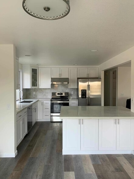 Building Photo - 10207 8th Ave NE