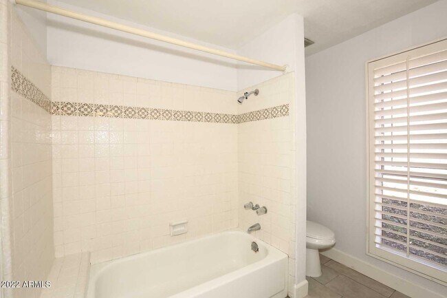Building Photo - 8428 N 16th Pl