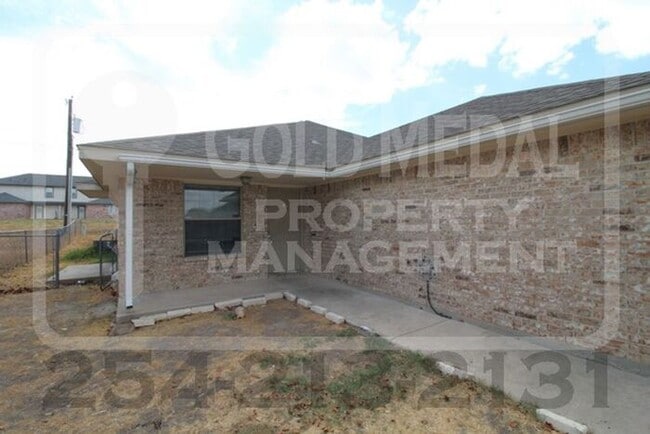 Building Photo - 2802 Alma Dr