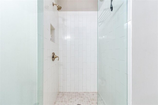 Building Photo - 912 Brees Ct