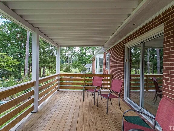 Building Photo - 245 Country Club Dr