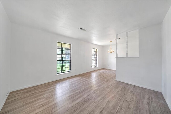 Building Photo - 8447 Sterlingshire St