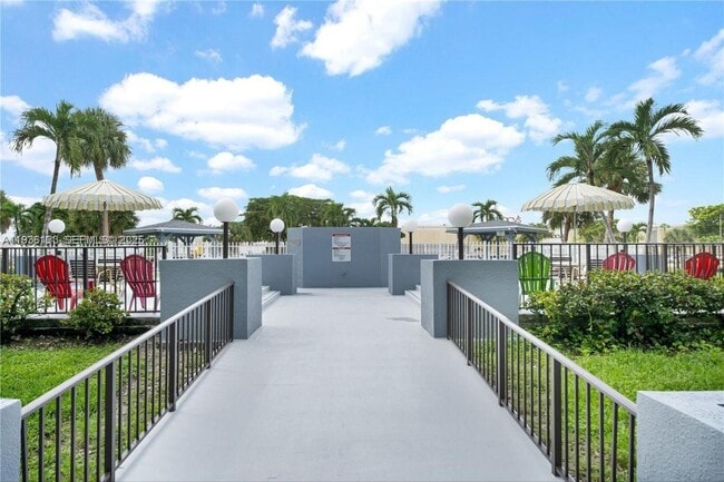 Building Photo - 1820 W 53rd St