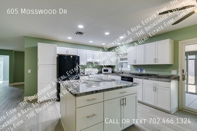 Building Photo - 605 Mosswood Dr