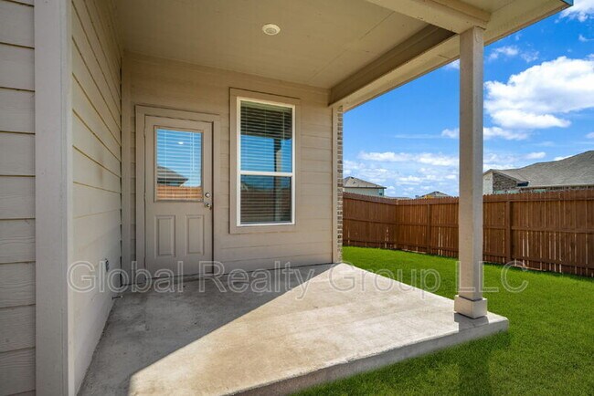 Building Photo - 402 Singing Brk