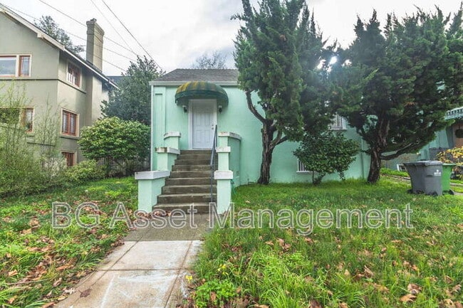 Building Photo - 3808 Lakeshore Ave