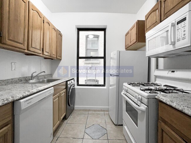 Building Photo - 182 Claremont Ave