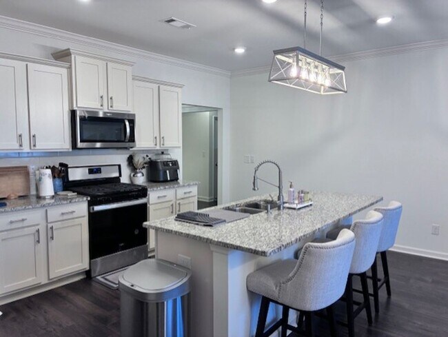 Building Photo - 224 Park Crest Run