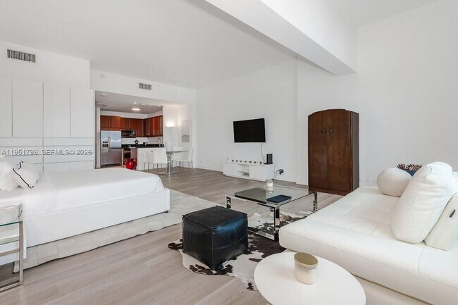 Building Photo - 2301 Collins Ave