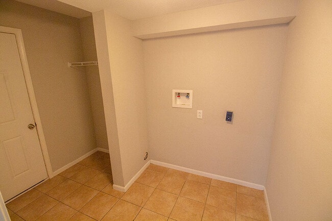 Building Photo - 5307 Silver Mill Dr