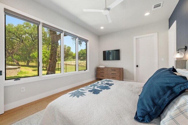 Building Photo - 2600 Arion Cir