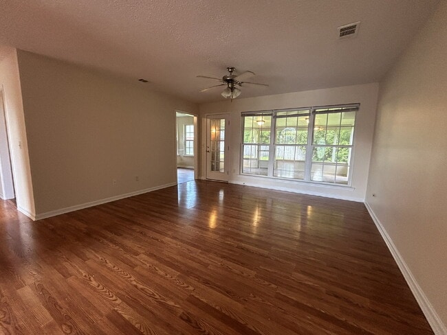 Building Photo - House for Rent