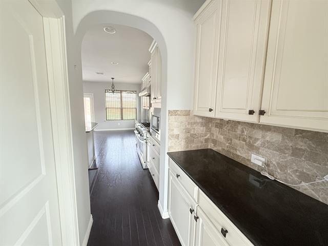 Building Photo - 12571 Valley Spring Dr
