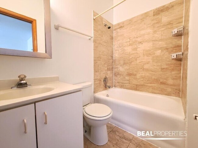 Building Photo - 0 bedroom in CHICAGO IL 60657