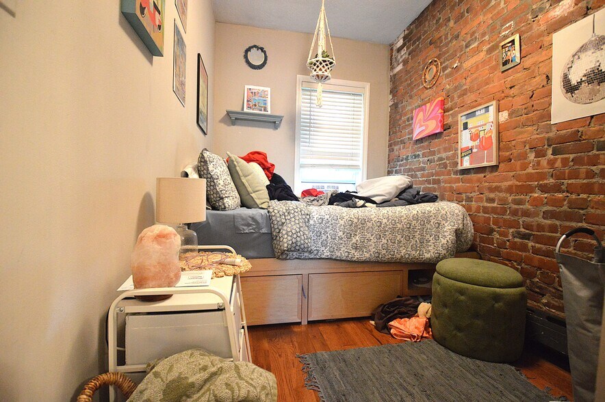 Building Photo - 1793 Beacon St