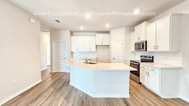Building Photo - BRAND NEW! OUTSTANDING 3 BED/2 BATH VILLA ...