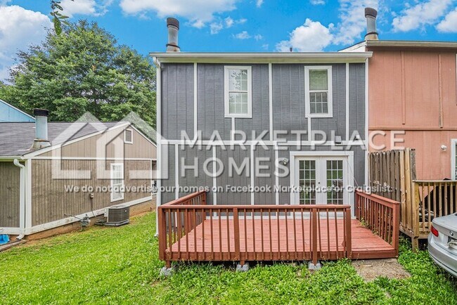 Building Photo - 2032 Charter Manor