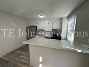 Building Photo - Cozy 1 Bedroom Unit with Water Included on Green Oaks Ct
