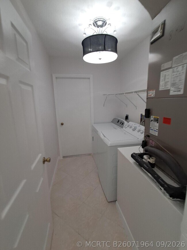 Building Photo - 2697 SW Altamira Ave
