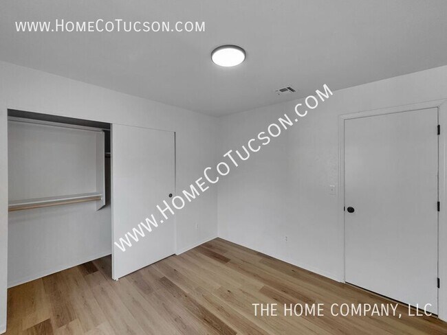 Building Photo - 2525 N Fair Oaks Ave