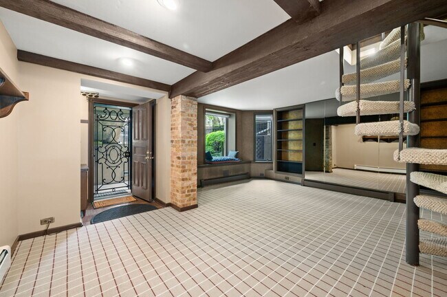 Building Photo - 617 W Fullerton Pkwy