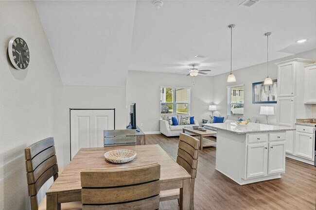 Building Photo - Spacious & Upgraded 3-Bedroom Condos with ...