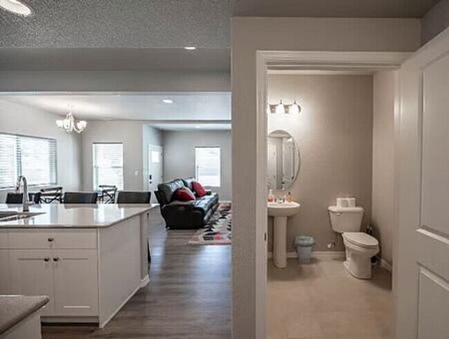 Building Photo - $2600 - 3BR/2.5BA Charming fully furnished...