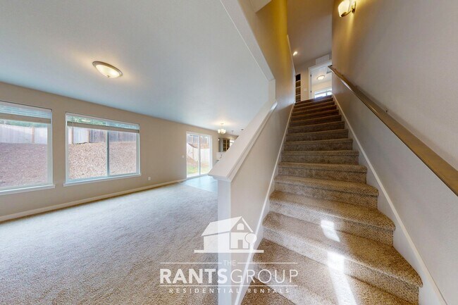 Building Photo - Modern 3-Bed Home in Steilacoom Ridge w/ AC, Fenced Yard and Easy Commute to JBLM!