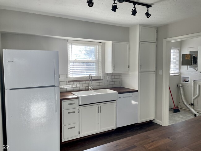 Building Photo - 126 Roosevelt Dr