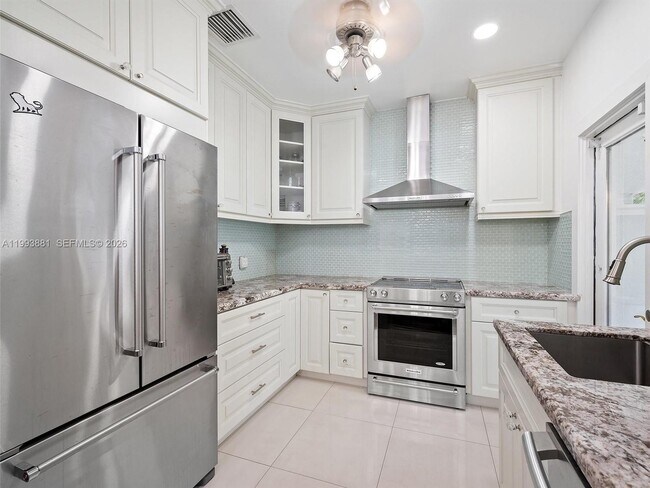 Building Photo - 314 Romano Ave