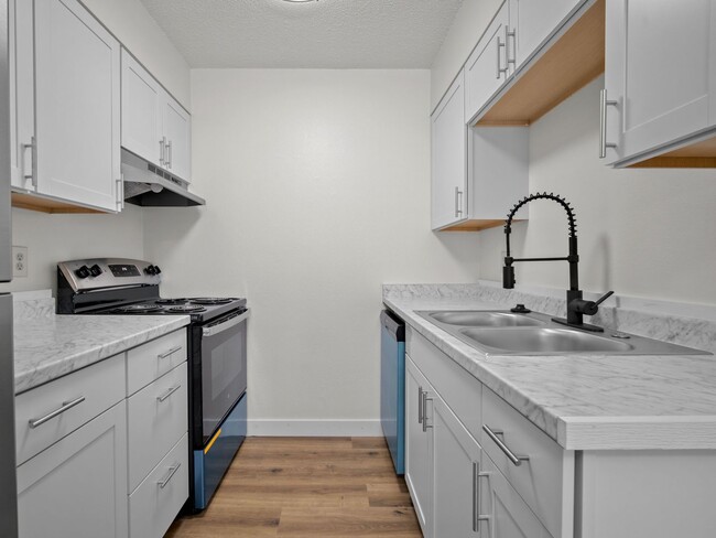 Building Photo - Updated 1 Bedroom, 1 Bathroom Apartment – ...