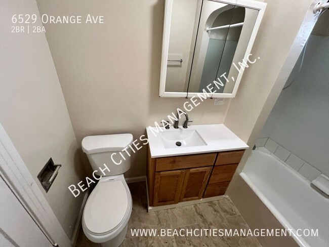 Building Photo - Large 2 Bedroom Home In North Long Beach