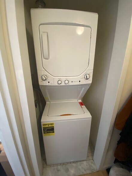 Washer/Dryer In Unit - 25 Forest St