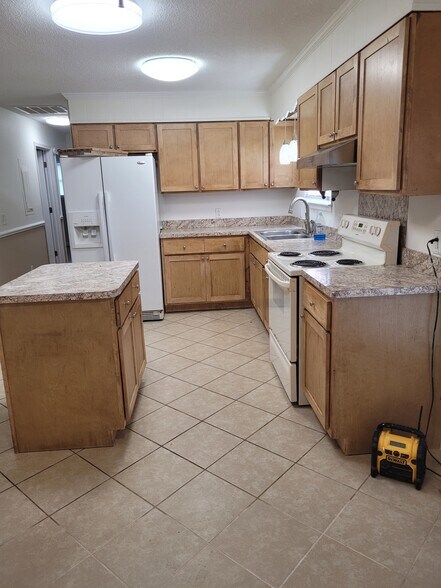 Building Photo - 3986 Sunny Lane Dr