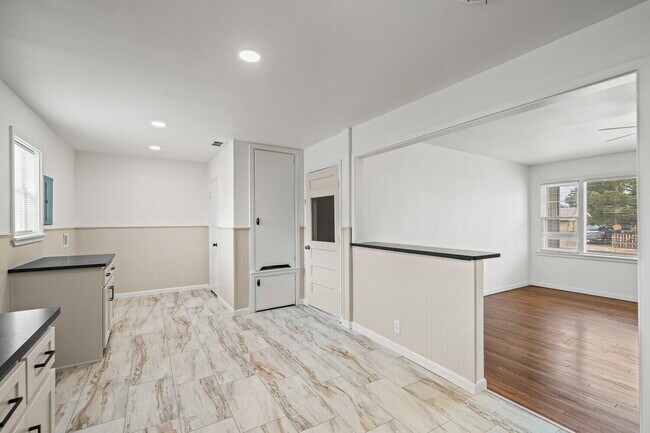 Building Photo - 4823 9th St