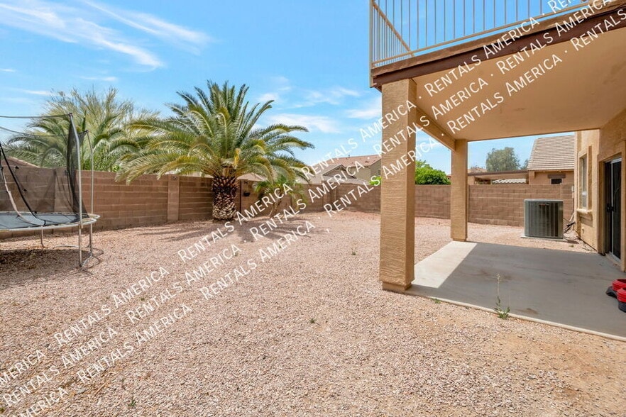 Building Photo - 629 E Saddle Way