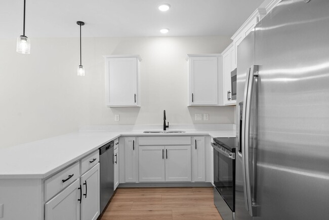 Building Photo - New Construction! GARBAGE/LAWN INCLUDED! N...
